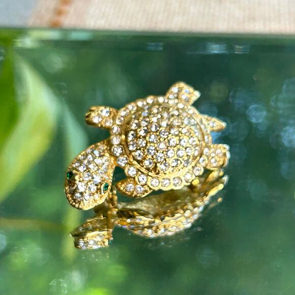 Vintage Gold Tone Turtle Brooch with Clear Rhinestones - Picture 12 of 16